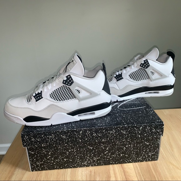 Air Jordan 4 Retro Military Black Shoes - Picture 2 of 9